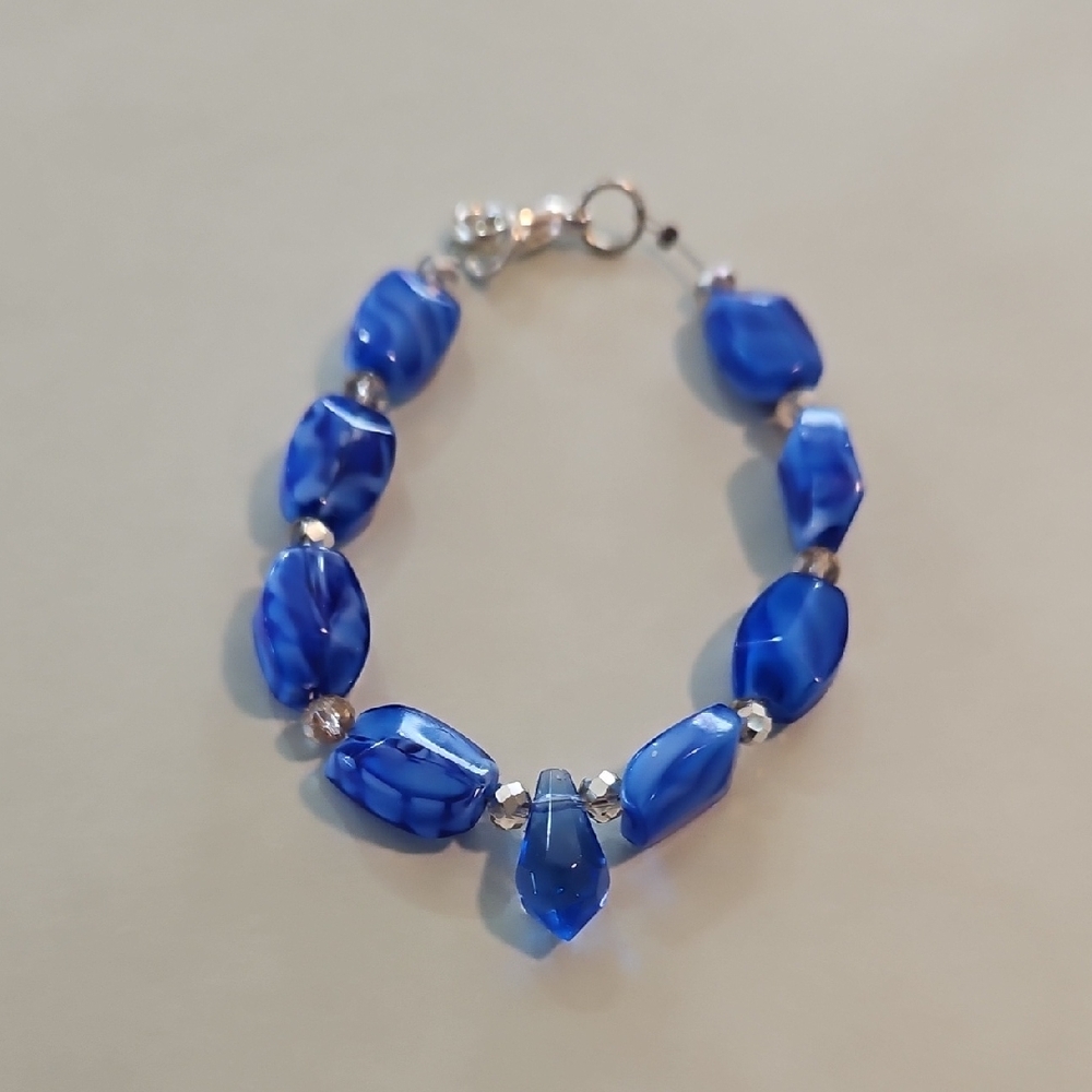 Elegant Blue Beaded Bracelet (Hand Made) 6 Inches
